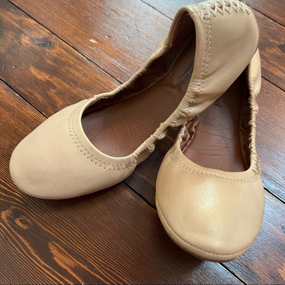 Womens Lucky Brand ballet flats nude size 7